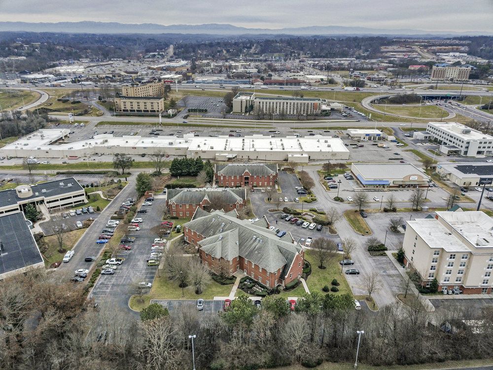 Cross Park Center: 9123 - 9131 Cross Park Drive, Knoxville, TN 37923
